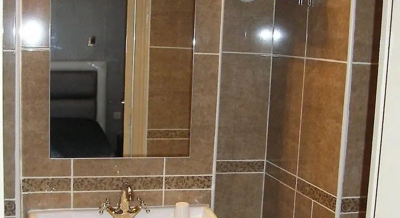 فندق فيكتوريا 2*